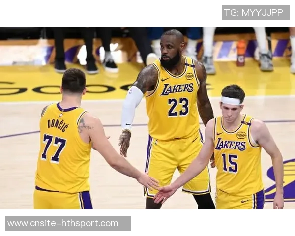 老詹将与南湾湖人共同训练G联盟之旅开启新篇章 老詹将与南湾湖人共同训练G联盟之旅开启新篇章